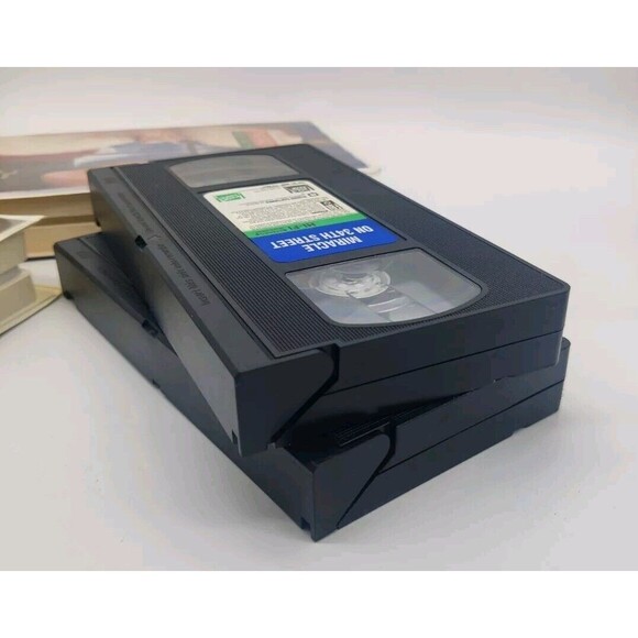 Miracle On 34th Street VHS Lot Of 2 Both Versions 1947 & 1995 Original & Remake - Picture 12 of 13